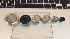 12-24V แหวนสั้นพิเศษสีดํา Momentary self-reset ปุ่มโลหะกันน้ําสวิตช์ปุ่มขนาดเล็ก