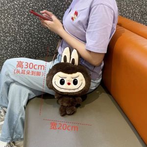 กระเป๋า Labubu bag กระเป๋าการ์ตูน ขนาด30cm Crossbody  ปรับความยาวสายได้-สะพายข้าง กระเป๋าขนาดใหญ่ความจุ พร้อมส่งที่ไทย
