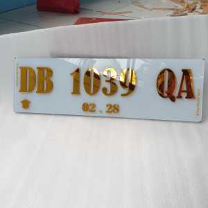 Plat Mobil Custom Timbul Gold Floos