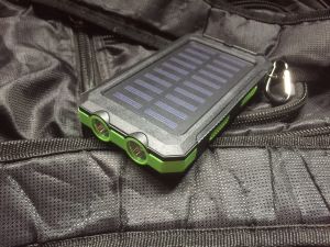 แบตเตอรี่สำรอง พลังงานแสงอาทิตย์ ไฟฉาย2ดวง เข็มทิศในตัว