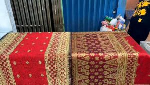 Songket Palembang Merah gold cantik manis / bahan bagus