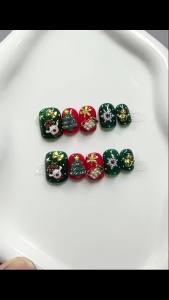 【HANDMADE+Free Glue】Short Square Press on Nails Christmas emerald green nails elk snowflakes XMAS TREE Merry Christmas Artificial Nail Phototherapy Fake Nail Patch Nails Reusable