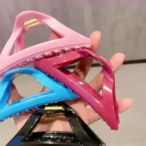 Soft Silicone Triangle Hair Claw Hollow Triangle Hair Clip Simple High Class Hair Clamps Womens Hair Accessories
