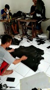jaket domba kulit asli warna coklat muda dan hitam model racing