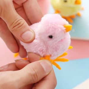 Đồ chơi gà con vặn cót cho bé. Gà con nhảy nhót màu sắc
