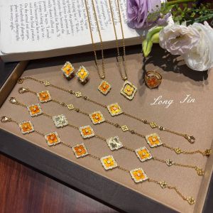 Warm Fanta Suit Four-leaf Clover Bracelet Necklace Earrings All-match Bracelet Necklace