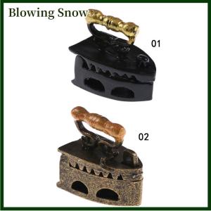 Blowing Dollhouse Room รุ่นมินิเก่าขนาดเล็กเหล็กเสื้อผ้าเครื่องมือ