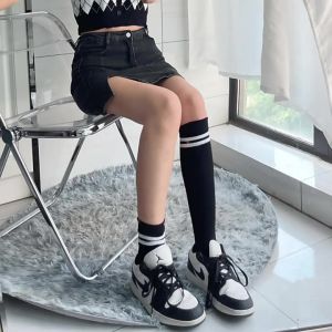 ถุงเท้ายาวถึงเข่าลายทางสตรีสไตล์ญี่ปุ่นสไตล์เกาหลีฤดูใบไม้ผลิและฤดูร้อนถุงเท้าลูกวัว JK