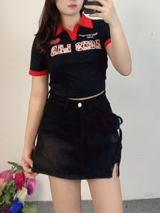 ชุดเซ็ตผู้หญิง  เสื้อยืดคอ V + กระโปรงยีนส์สีดำ ทรงเข้ารูป