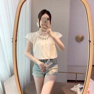 Ammin เสื้อเบลาส์แฟชั่นสำหรับสง่างามแบบลำลองสีทึบเสื้อชีฟองแขนสั้นดีไซน์คอกลมด้วยลูกปัดเรียบง่ายแบบเกาหลีฤดูร้อน2024