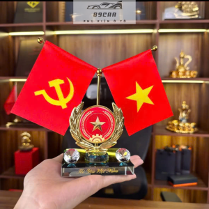 Cờ gắn xe ô tô Tôi Yêu Việt Nam mẫu mới 2025 cờ để bàn làm việc tặng kèm nước hoa