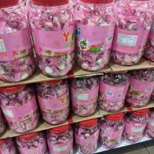 Permen Yupi Strawberry Kiss Toples Net 300 Gram Exp 2027 Permen Viral Lebaran Yupi Jar