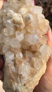 Ổ đá Thạch Anh màu vàng ngà tự nhiên Mda67