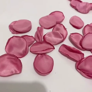 200pcs cánh hoa hồng nhân tạo với nhiều màu để tăng cường ambiances lãng mạn cho tiệc cưới và lễ kỷ niệm