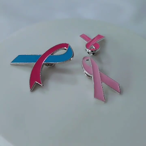 เข็มกลัดติดเสื้อระยิบระยับลายเข็มกลัดริบบิ้นประดับเพชรเทียมสีชมพูสำหรับผู้ป่วยมะเร็งเต้านมอุปกรณ์ดูแลสุขภาพแผ่นป้ายสวัสดิภาพสาธารณะสำหรับผู้หญิง