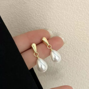 Teardrop Pearl Earrings Niche Design Temperament Versatile Fashion Elegant Choice
