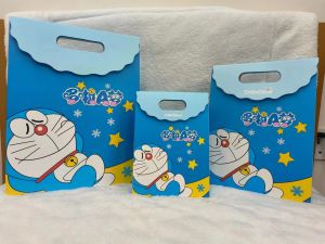 💐ถุง ถุงกระดาษของขวัญ (ลายโดเรม่อน)  ขนาด S M L  พร้อมส่งแล้วนะ