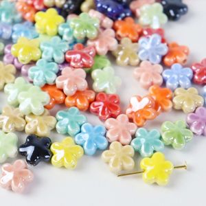 MYCOLOR 10pcs งานฝีมือทำด้วยมือ ลูกปัดดอกไม้ห้ากลีบ เซรามิกส์ สีสดใหม่ ลูกปัดเซรามิค spacer หลวม ต่างหูรูปดอกไม้ ต่างหูสร้อยคอต่างหู วัสดุทำเครื่องประดับ สำหรับนักเรียน