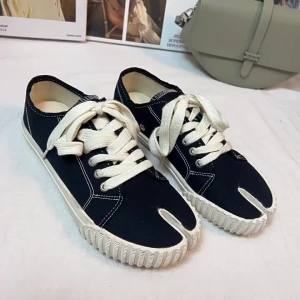 20242024 Tabi ninja shoes woman canvas shoes Lady comfy flats split toe flat loafers soft bottom loafers solid Tabi shoes moccasins