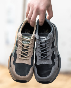 QINHUIZE Spring new safety shoes anti-smashing anti-piercing steel toe cap protective shoes comfortable and lightweight work safety shoes for men