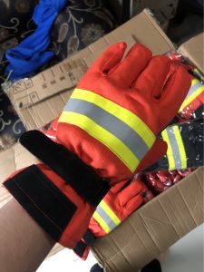 ถุงมือดับเพลิง ผ้า FR (Flame Retardant) มีสายรัดปรับตามขนาดข้อมือ