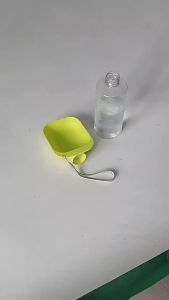 Cat drinking dispenser宠物饮水器外出水杯狗狗喂水器喝水猫咪便携水壶宠物狗用品cat water dispenser wireless dog water bowl