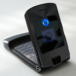 Motorola V3พลิก Original Motorola Razr V3คุณภาพดี100% GSM 2.2นิ้วโทรศัพท์มือถือหนึ่งปีจัดส่งฟรี