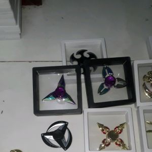 Một con quay spiner Naruto bằng kim loại nhiều màu sắc rất đẹp