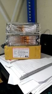 ไฟกันชน ไฟเลี้ยว ในกันชน isuzu tfr90 tfr95 tfr97 แบบเพชร ยี่ห้อไดมอนด์ สามสาย