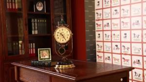 Cabinet Desktop Clocks Vintage Style Clocks American Style Light Luxury Table Clock Desktop Clock Living Room Swing Clock European Style Ornament Creative Large Silent Cabinet Desktop Clocks