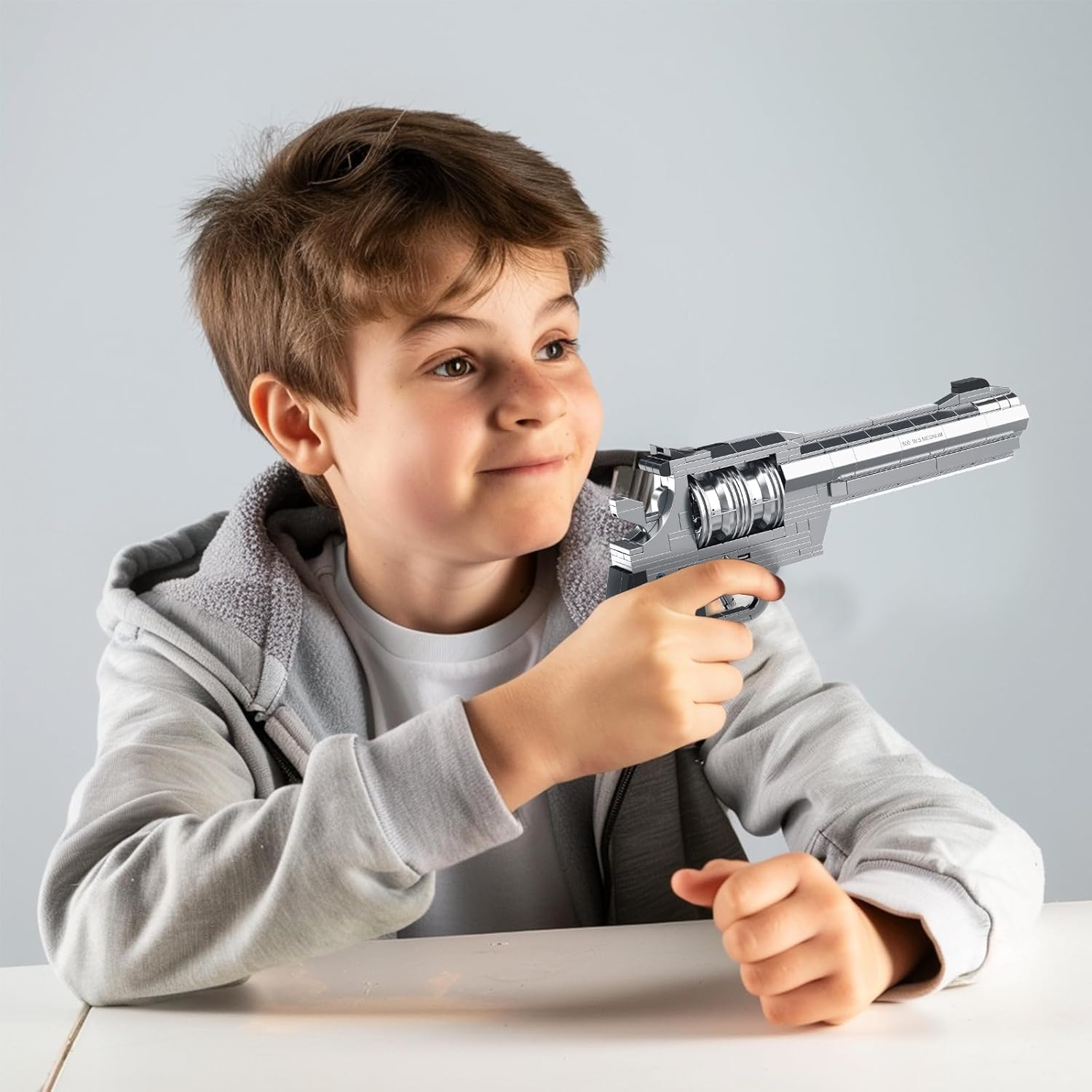 Làm thế nào để chọn khối xây dựng hình súng phù hợp cho con bạn mà không làm mất đi giá trị giáo dục của món đồ chơi