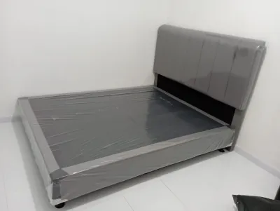 Divan Dan Sandaran Salur Tanpa Kasur Ukuran 160x200 cm