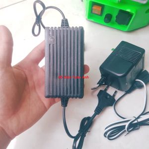 Bình phun xịt điện l Cục sạc bình phun thuoc 12V | bình bơm điện | sạc ắc quy 12v