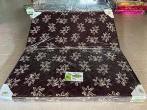 ที่นอนใยอัดแน่น ฟูกที่นอนพับครึ่งเก็บได้ ขนาด 6 ฟุต รุ่นหนา 4 นิ้ว