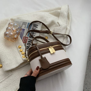 กระเป๋าหนังทรงกระบอก กระเป๋าสะพายข้าง กระเป๋าผู้หญิง Lazlook กระเป๋าหนังนุ่ม กระเป๋าเทรนใหม่ กระเป๋าแฟชั่น (BSS-6911)