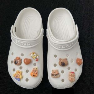 GOOTRADES ตุ๊กตาผ้าพลัฌ ของตกแต่งรองเท้า Capybara โลหะสำหรับตกแต่ง เรซิน เสน่ห์ของรองเท้า ตลกๆ ดีไอวาย อุปกรณ์เสริมรองเท้ารูปสัตว์ สาวๆ