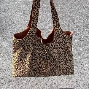 AE New autumn vest blogger shoulder bag leopard print spring-summer pink Korean double-sided print 2025 Womens backpack tote bag