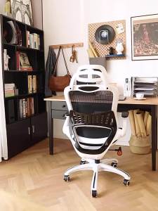 tt Racing Chair Gaming Chair Ergonomic Study Chair Racing Chair Comfortable Long-Sitting Waist Support Office Chair malist Streamline Design 电竞椅