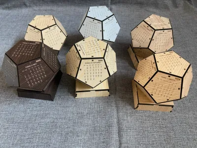 Lịch Gỗ Ngũ Giác Cao Cấp 2024_ Khắc Logo Thông Điệp Theo Yêu Cầu - 12 mặt - Đa giác - Quà Tặng Đối Tác Khách Hàng Bạn Bè Thầy Cô
