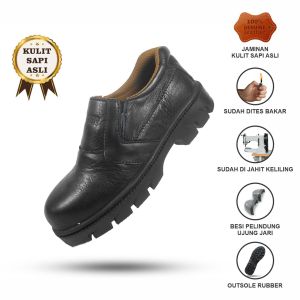 SEPATU SAFETY PRIA  JAMINAN KULIT SAPI UJUNG BESI  SLIP ON WARNA HITAM BONUS KAOS KAKI