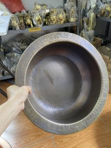 Chậu đồng đk 37cm gò tay thủ công cao 12cm nặng khoảng 1 5kg để ngâm chân Spa lau bàn thờ