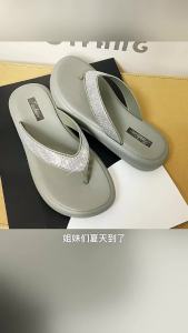 [Free Shipping] Rhinestone Thick-Soled Flip-Flops For Women New Summer Style Fashionable To Wear With Dresses Sandals For The Beach