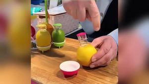 2026 New Screw-Top Lemon Squeezer Lemon Squeezer – Screw Top Citrus Juicer with Lid Portable Juicer Extractor Orange Citrus Press for Cocktails Drinks Seasoning and Cooking (2pcs Green)