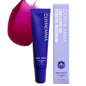 Son dưỡng môi hương quả ổi OLIVIAUMMA Candy Glow – Cung cấp độ ẩm và làm mềm môi khô 10ml. Chứa ceramide và bơ hạt mỡ son tint màu hồng nhạt tạo hiệu ứng bóng mượt và không gây cảm giác dính giúp làm nổi bật màu sắc môi với hiệu ứng bóng.
