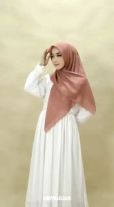 JILBAB/KERUDUNG SEGI EMPAT ZIGZAG