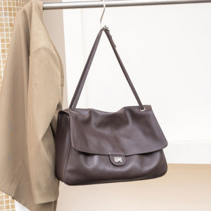 First-layer cowhide elephant gray crossbody bag a stylish and unique new design a high-end bag that can be carried by hand or worn as a shoulder bag