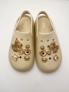 Crocs jibbitz quyến rũ giày nhựa Phụ kiện tự làm cà phê nút thắt nơ gấu Bộ Winnie The Pooh Guốc trang trí có thể tháo rời giày hoa khóa cho CROCS