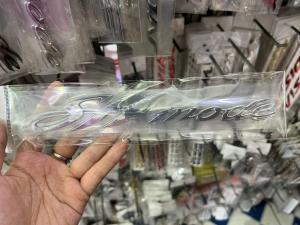 Tem chữ SH Mode nổi đủ màu và giá  là 1 cặp