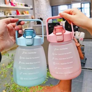 Bình đựng nước bụng bầu kèm ống hút và dây đeo tiện lợi 1300ml