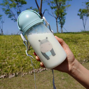 กระติกน้ำยกดื่ม ขวดน้ําดื่ม ลายการ์ตูน แบบพกพา สําหรับเด็กผู้ชาย และเด็กผู้หญิง 600 ml.